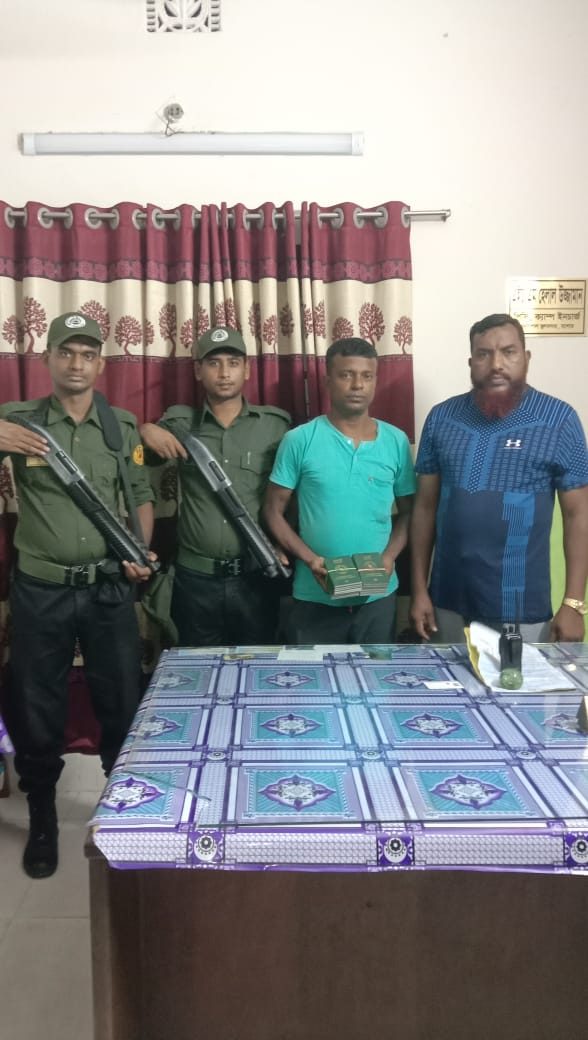 বেনাপোলে ভারতীয় চালক ২০ টি পাসপোর্ট সহ আটক।