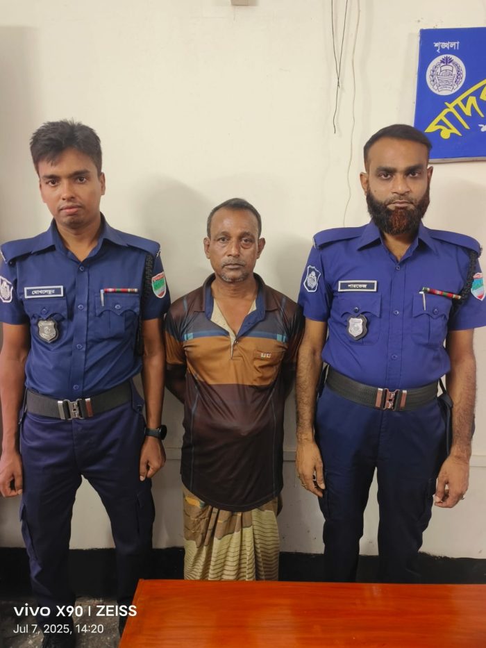 শার্শায় গণধর্ষণ করে পালিয়ে যাওয়া আসামীদের ১ জন আটক।