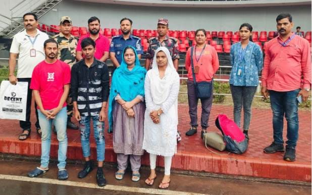 ভারতে কারাভুক্ত ৪ বাংলাদেশী কে বেনাপোল দিয়ে হস্তান্তর।