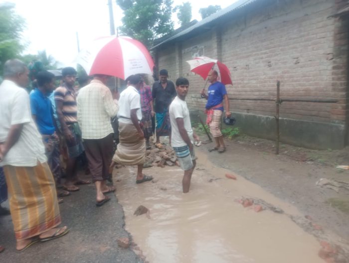 শার্শায় বাগআঁচড়া-কায়বা সড়কের ব্যাপক বেহাল দশা।
