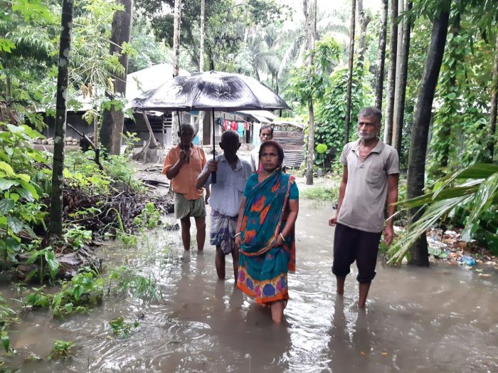 চিতলমারীতে শতাধিক পরিবার বৃষ্টিতে জলাবদ্ধ পানি নিষ্কাশনের জন্য প্রশাসনের সুদৃষ্টির আহ্বান।