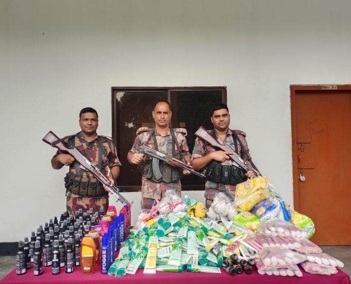 বেনাপোলে বিজিবির অভিযানে আটক! বিদেশি মদ, গাঁজা ও কসমেটিক্স সামগ্রী।